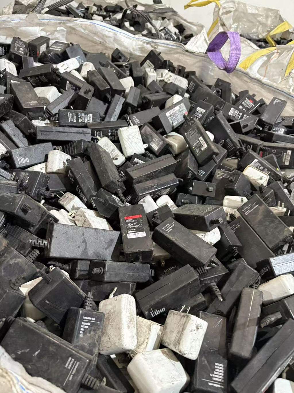 Mobile Chargers Supply in bulk quantity