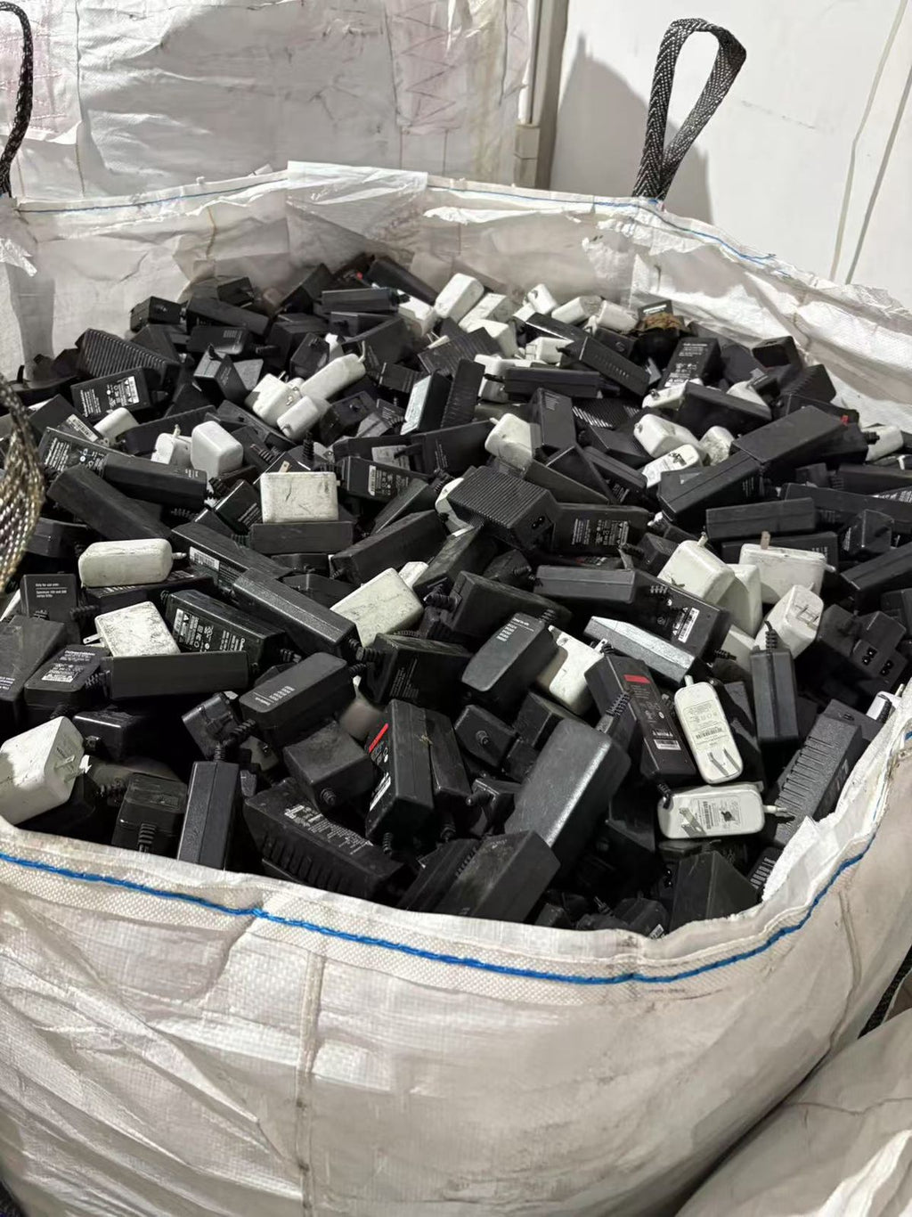 Mobile Chargers Supply in bulk quantity